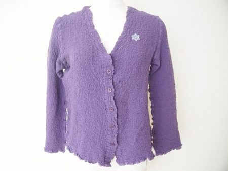 きれいなパープル色が素敵なミーイッセイミヤケのニットカーディガンを買い取りました