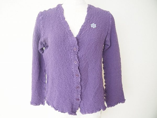 きれいなパープル色が素敵なミーイッセイミヤケのニットカーディガンを買い取りました