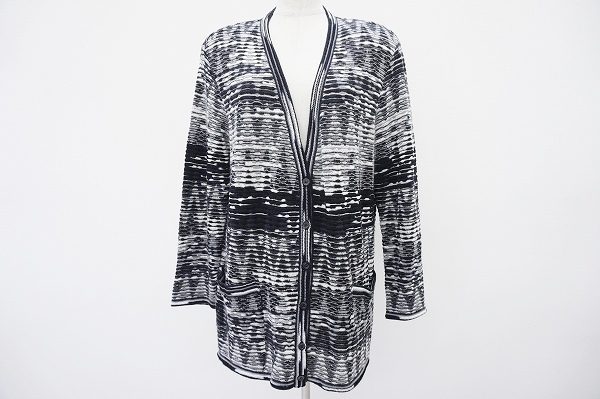 落ち着いたモノトーンがおしゃれなミッソーニのニットカーディガンを買い取りました