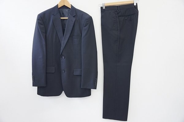 東京発の紳士服ブランド・メンズティノラスのスリーピーススーツを買い取りました