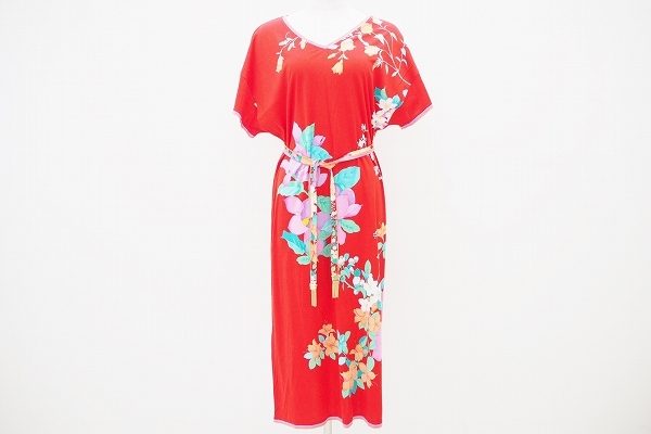 エレガントかつ大胆な着こなしにもおすすめのレオナールのワンピースを買い取りました