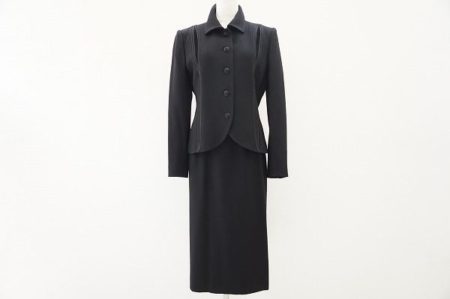 美しい佇まいに見せるジュンアシダのスーツを買取いたしました