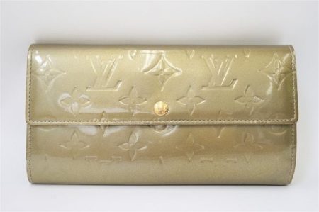 ラグジュアリーで上品な艶があるルイヴィトンの長財布 ヴェルニ ポルトフォイユサラを買取いたしました