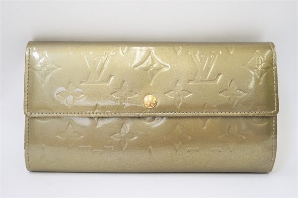 ラグジュアリーで上品な艶があるルイヴィトンの長財布 ヴェルニ ポルトフォイユサラを買取いたしました