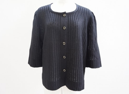 ブラックのリブデザインがベーシックで使い易い斉藤都世子レディース用カーディガン を買取させて頂きました。