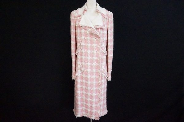 可愛らしい端正なスタイルを作り出す、シャネルのツイードコートを買取いたしました