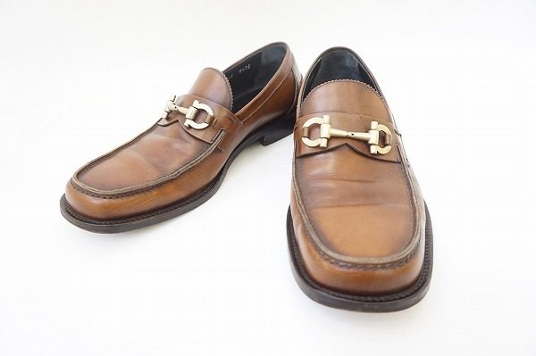 色の濃淡からでる味わいがたっぷり楽しめるフェラガモのレザーシューズを買取いたしました