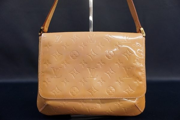 艶のあるオレンジカラーがアクセントに、ルイヴィトンのショルダーバッグを買取いたしました