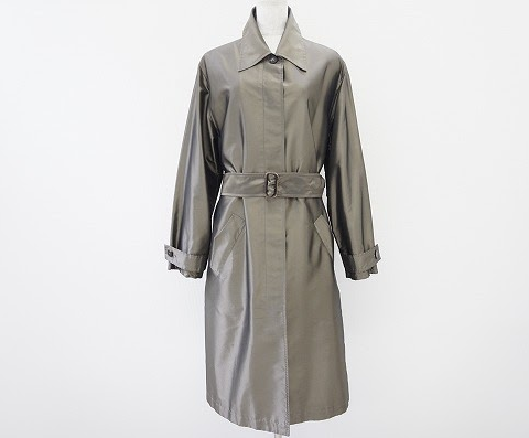 季節の変わり目に重宝するサルヴァトーレ・フェラガモ Ferragamoのコートを買取させて頂きました。