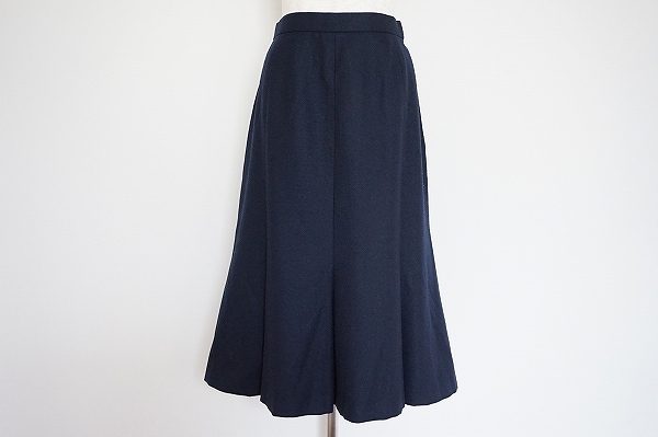 女性らしく優雅なきれいめスカート、レリアンのフレアスカートを買取いたしました