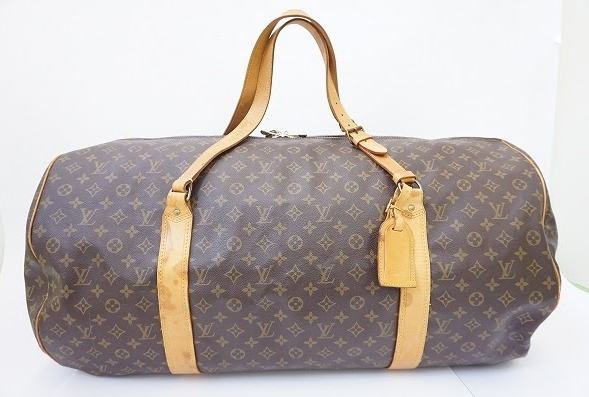 収納力抜群の型崩れもしにくいルイ・ヴィトン LOUISVUITTONのモノグラムデザインボストンバッグを買取させて頂きました。