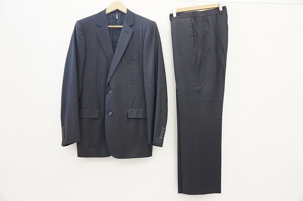 シンプルな美シルエット!ディオールオムのシングルスーツを買い取りました