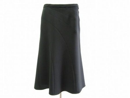 知的なスタイルを演出してくれるレリアンロシャスのフレアスカートを買い取りました