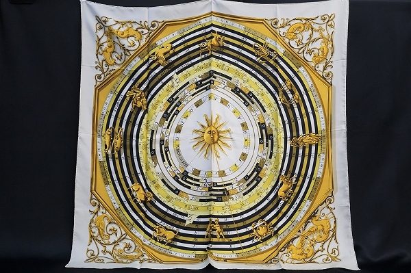 神秘的でエレガントなデザインのエルメスのスカーフを買取いたしました