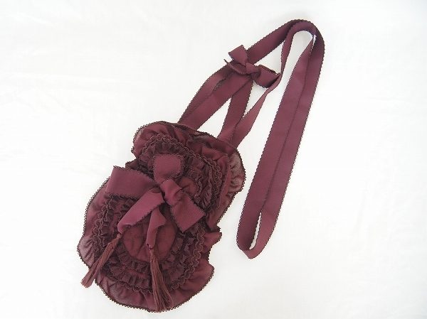 スマホケースとしてもおすすめ！カネコイサオのポシェットをお譲りいただきました