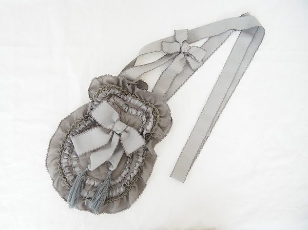 タッセルつきで可愛い！カネコイサオのリボンポシェットを買い取りました