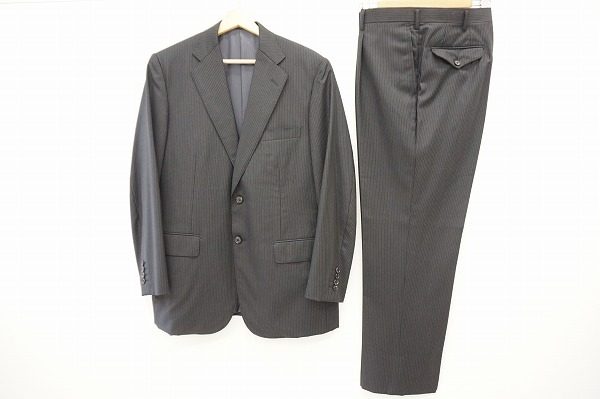 さりげないストライプ生地がおしゃれなアイランドフェリーのシングルスーツを買い取りました