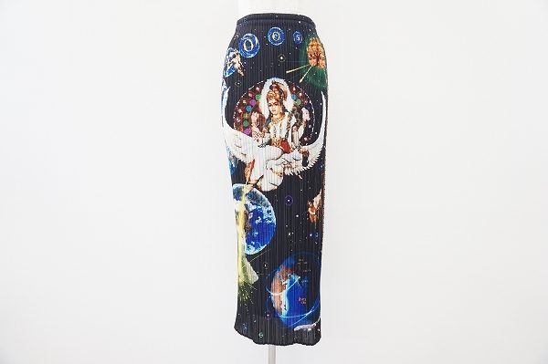 美品！プリーツプリーズの宇宙柄スカートをお譲りいただきました