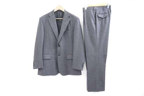 スタイリッシュなピンストライプ!アイランドフェリーのスーツを買い取りました