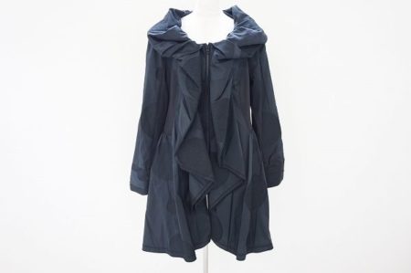 流れるようなラインと空気感のあるエイココンドウのコートを買取いたしました