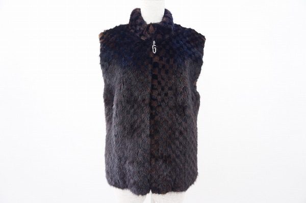 艷やかな毛並みが美しい伊太利屋のミンクファーベストを買い取りました