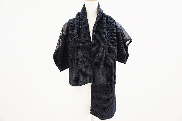 黒一色でも遊びとエレガンスが同居する、ヨウジヤマモトプリュスノアールのカーディガンを買取いたしました