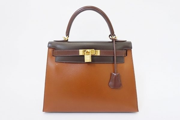 視線を釘付けにしそうなバイカラーのエルメス ケリーバッグを買取いたしました