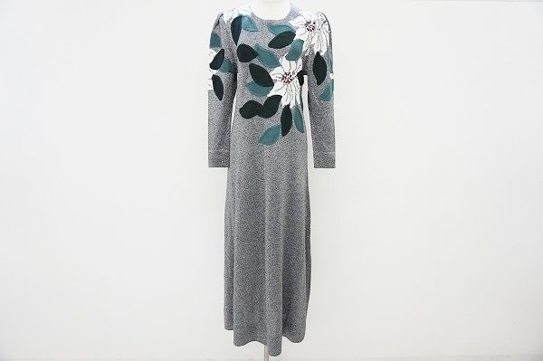 立体感あるデザインで上半身を華やかに彩る、斉藤都世子のワンピースを買取いたしました