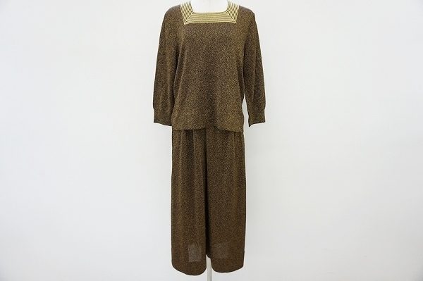 落ち着いた華やぎのある斉藤都世子のセットアップを買取いたしました