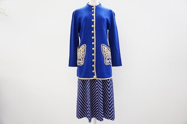 凛としたエレガントスタイル、斉藤都世子のニットセットアップを買取いたしました