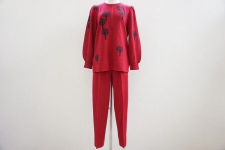 真っ赤で大人かっこ可愛い、斉藤都世子のセットアップを買取いたしました