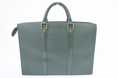 エレガントなビジネスパーソンに使ってほしい、ルイヴィトンのビジネスバッグを買取いたしました