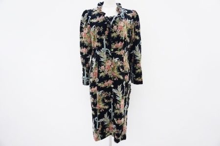 優雅でエレガントなバラ色の暮らしのワンピースを買取いたしました