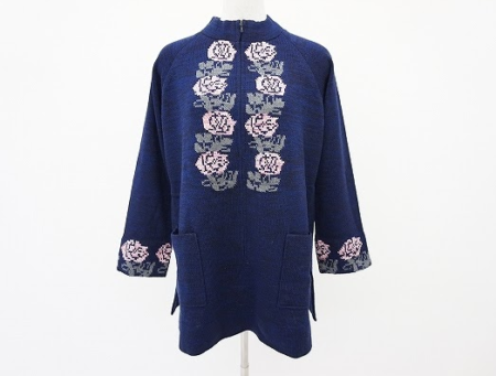 ジップアップで着やすくバラ柄が上品な斉藤都世子の長袖セーターを買取させて頂きました。