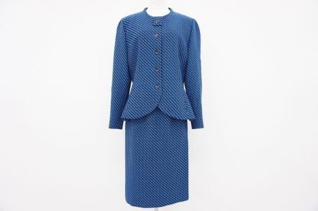 モダンでエレガントなジュンアシダのスーツを買取いたしました