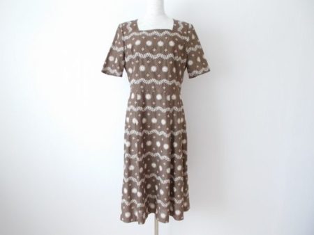 愛らしい花刺繍が広がるレリアンのワンピースを買取いたしました