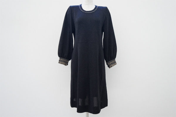 ポイントのラメでアクセサリーいらず、斉藤都世子のワンピースを買取いたしました