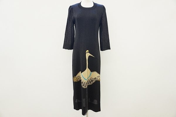 鶴の佇まいが存在感抜群、斉藤都世子のワンピースを買取いたしました