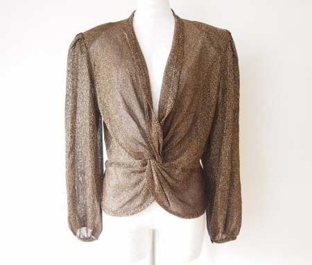 ゴールドのラメとVネックがエレガントな雰囲気の斉藤都世子の長袖カットソーを買取させて頂きました。