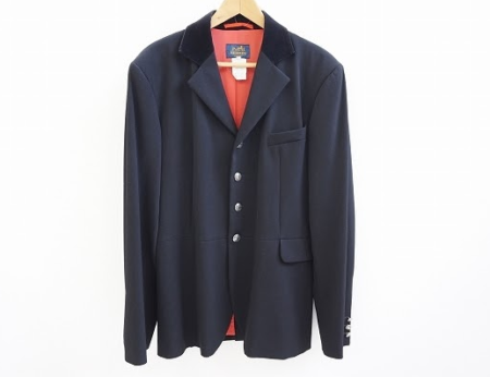 スタイリッシュな魅力を演出してくれるエルメス HERMESのブラックジャケットを買取させて頂きました。