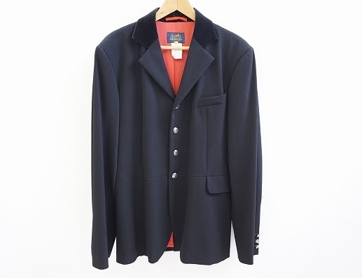 スタイリッシュな魅力を演出してくれるエルメス HERMESのブラックジャケットを買取させて頂きました。