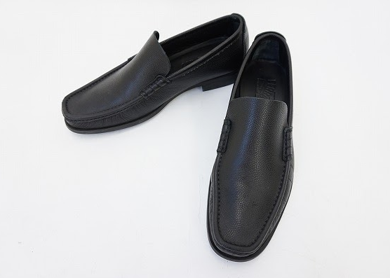 飾り気のないスタイリッシュな印象のサルヴァトーレ・フェラガモ Ferragamoのメンズ用スリッポンを買取させて頂きました。