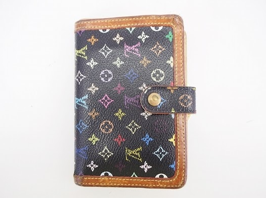 黒地にマルチカラーのモノグラムデザインが可愛い ルイ・ヴィトン LOUISVITTONのレディース用2つ折り財布を買取させて頂きました。