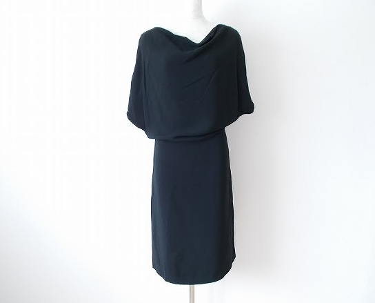 女性らしいシルエットが素敵な半袖ドルマンスリーブのブラックワンピース！サルヴァトーレ・フェラガモ Ferragamo