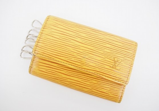 ビタミンカラーの黄色が鮮やかなルイ・ヴィトン LOUISVITTONの6連キーケースを買取させて頂きました。