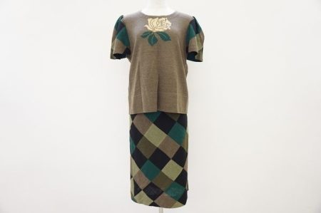 個性とエレガントさが漂う、斉藤都世子のセットアップを買取いたしました