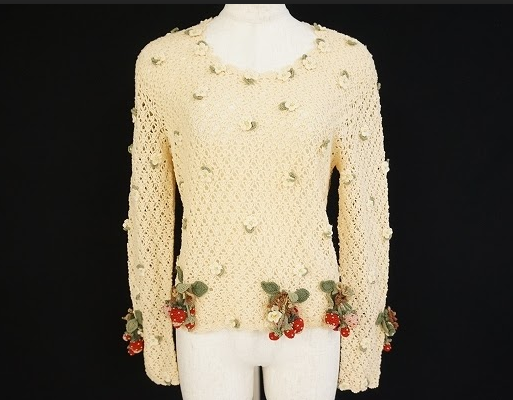 ベージュに小さな花柄や赤いいちごや白い花が大人フェミニンなワンダフルワールド WONDERFUL WORLD カネコイサオのかぎ編みカットソーを買取させて頂きました。