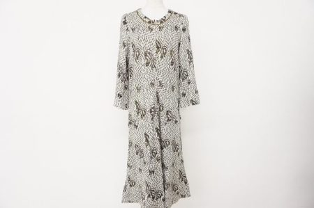 バタフライ柄が印象的な斉藤都世子のワンピースを買い取りさせていただきました