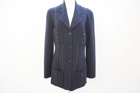 上品できちんと感のあるフェラガモのニットジャケットを買取いたしました