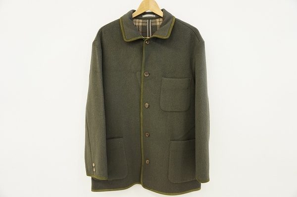 もったり系の素材感がおしゃれなパパスのカーキ色フェルトコートを買い取りました